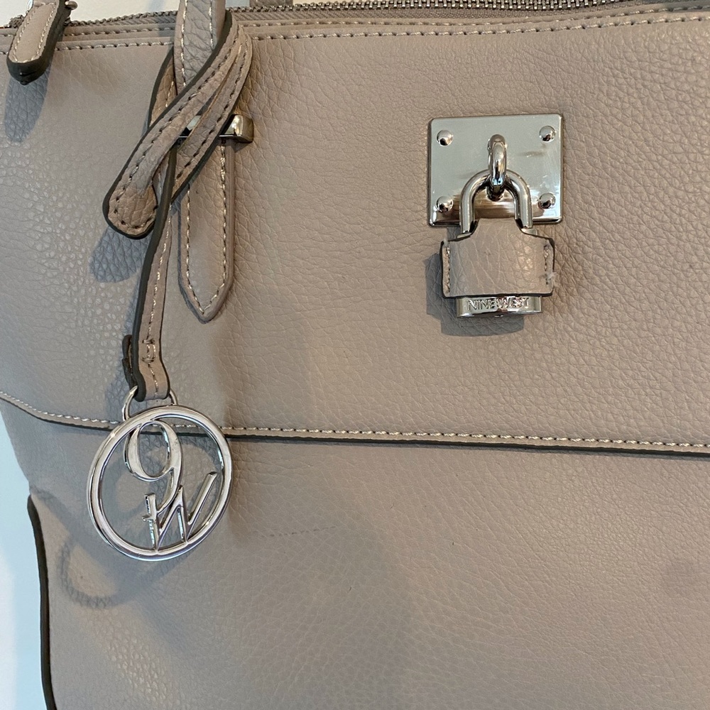 Nine West gray tote bag - Picture 4 of 4